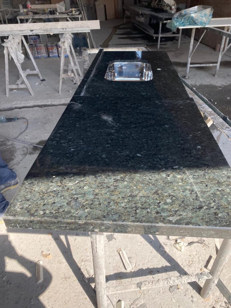 Bancada com pia para cozinha no Charmoso Verde Ubatuba