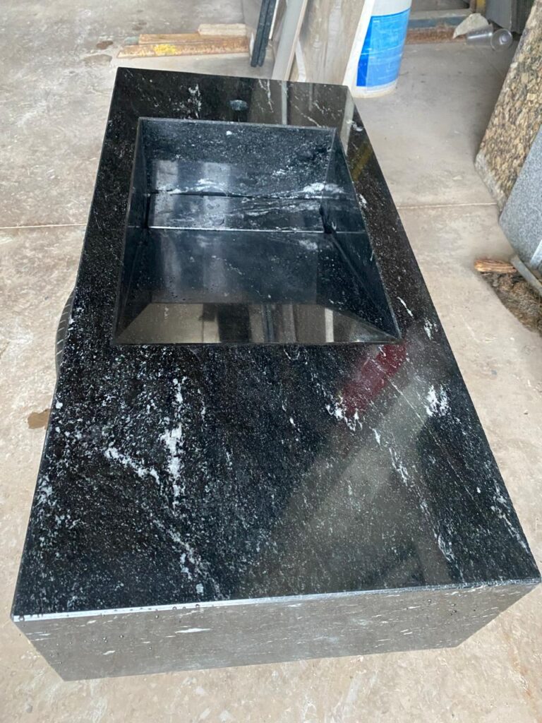 Lavatório no belíssimo Preto São Gabriel