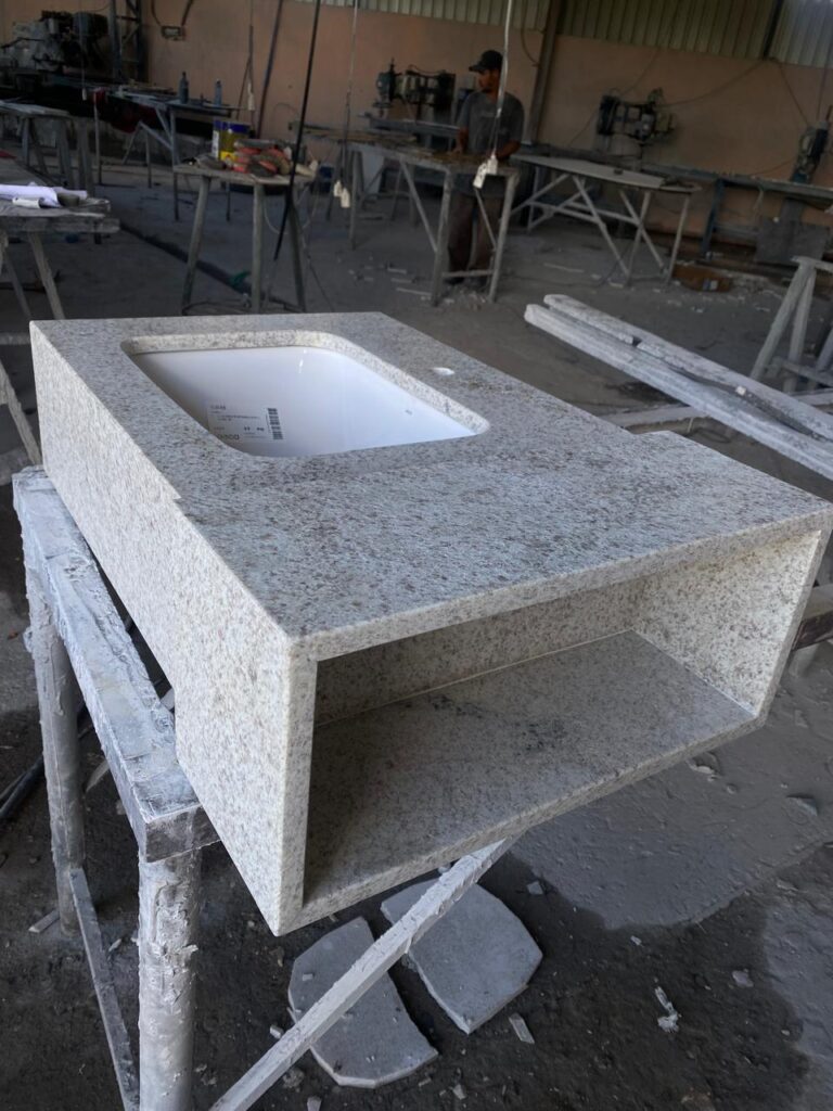 Pia para banheiro no Granito Branco Prime