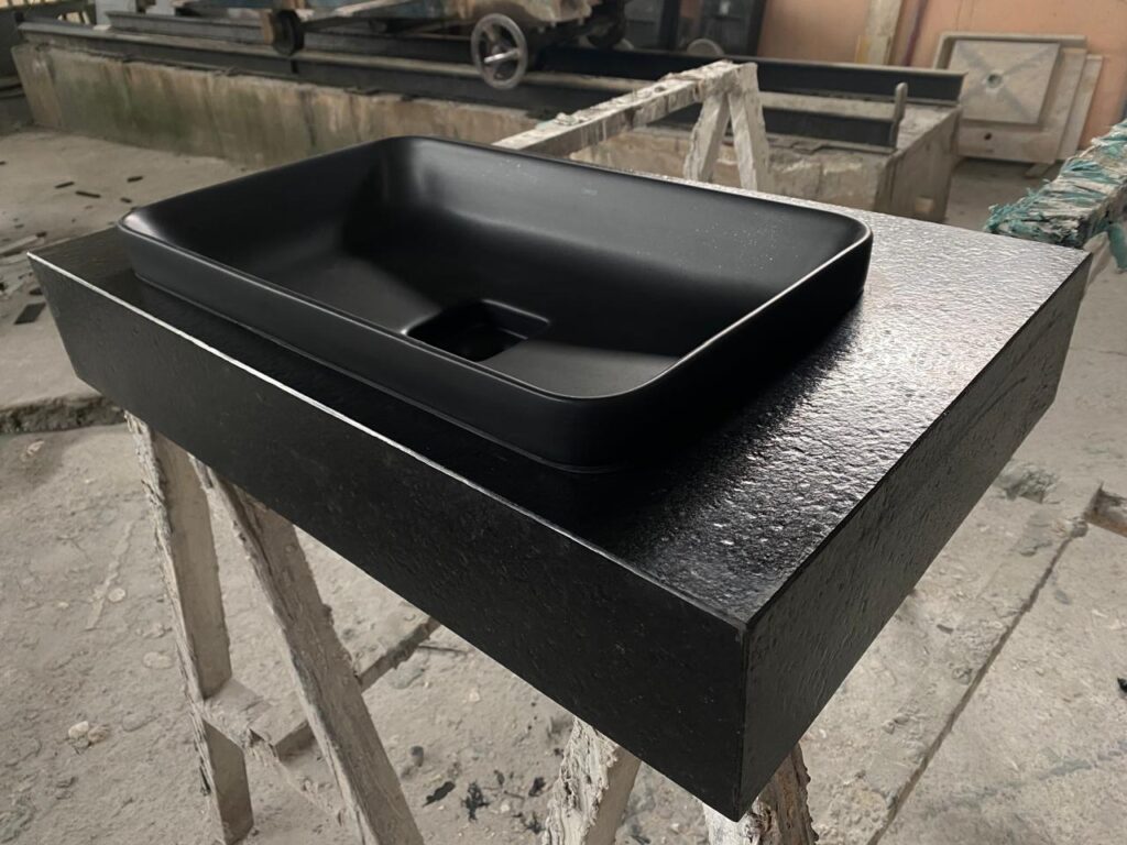 Belíssimo Lavatório no Granito Preto Escovado