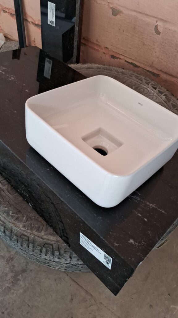 Lavatórios em Granito Preto Via Láctea. Luxo e Durabilidade!
