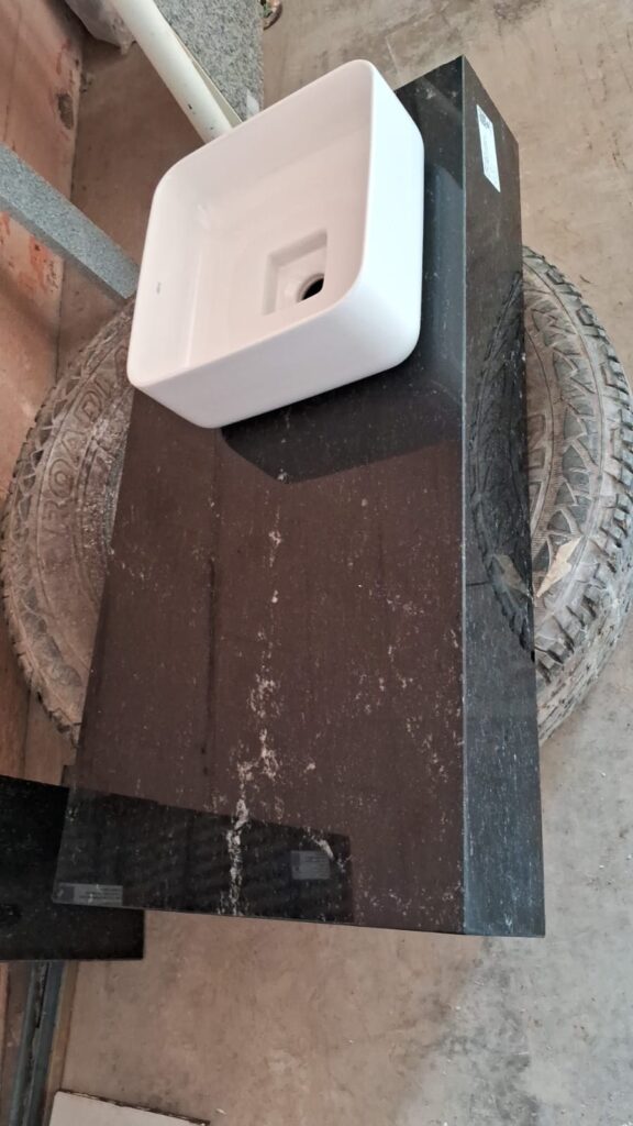 Lavatórios em Granito Preto Via Láctea. Luxo e Durabilidade!