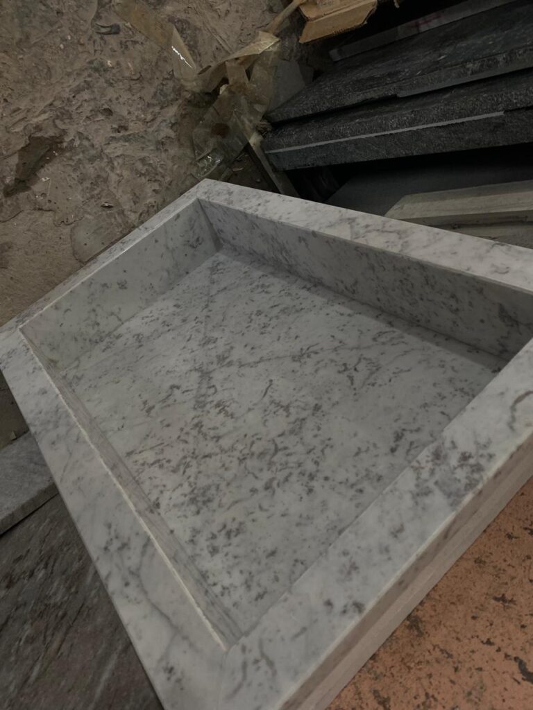 Nicho e Lavatório no Mármore Branco Carrara