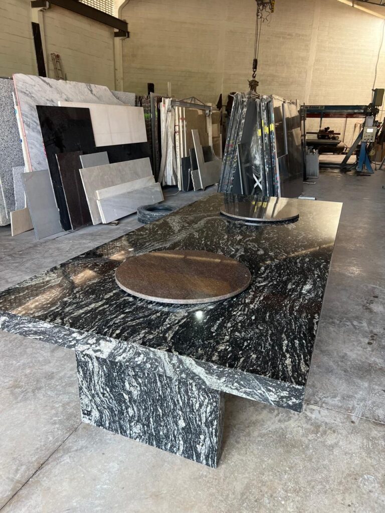Mesa de Jantar no Granito Preto Indiano