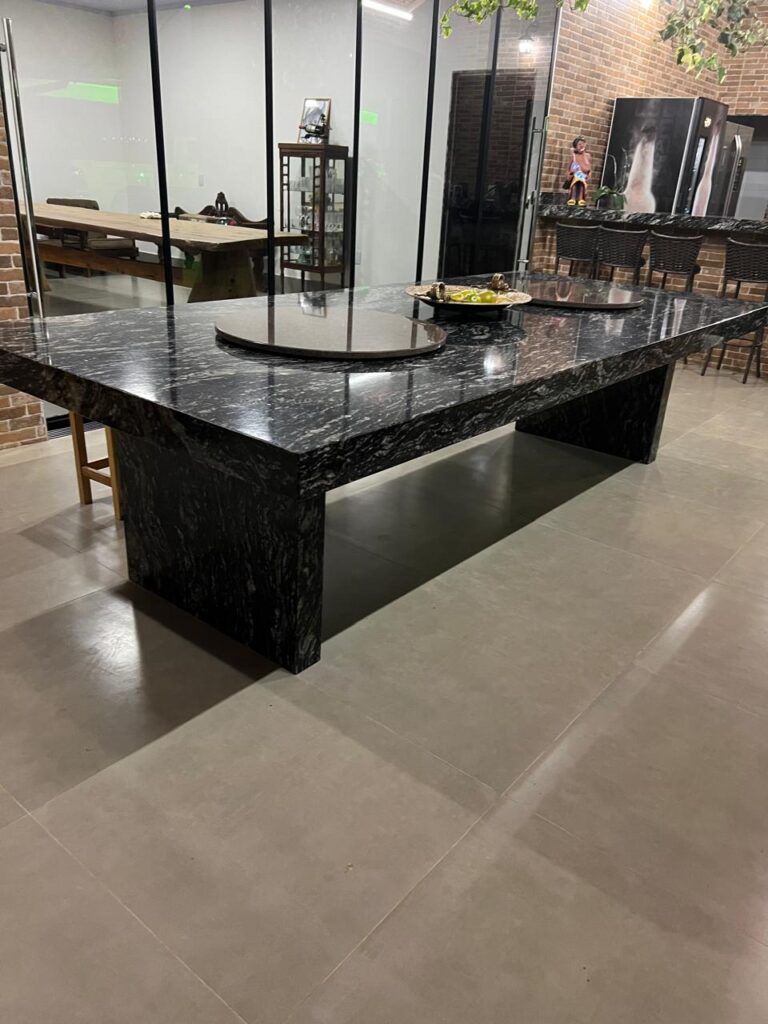 Mesa de Jantar no Granito Preto Indiano