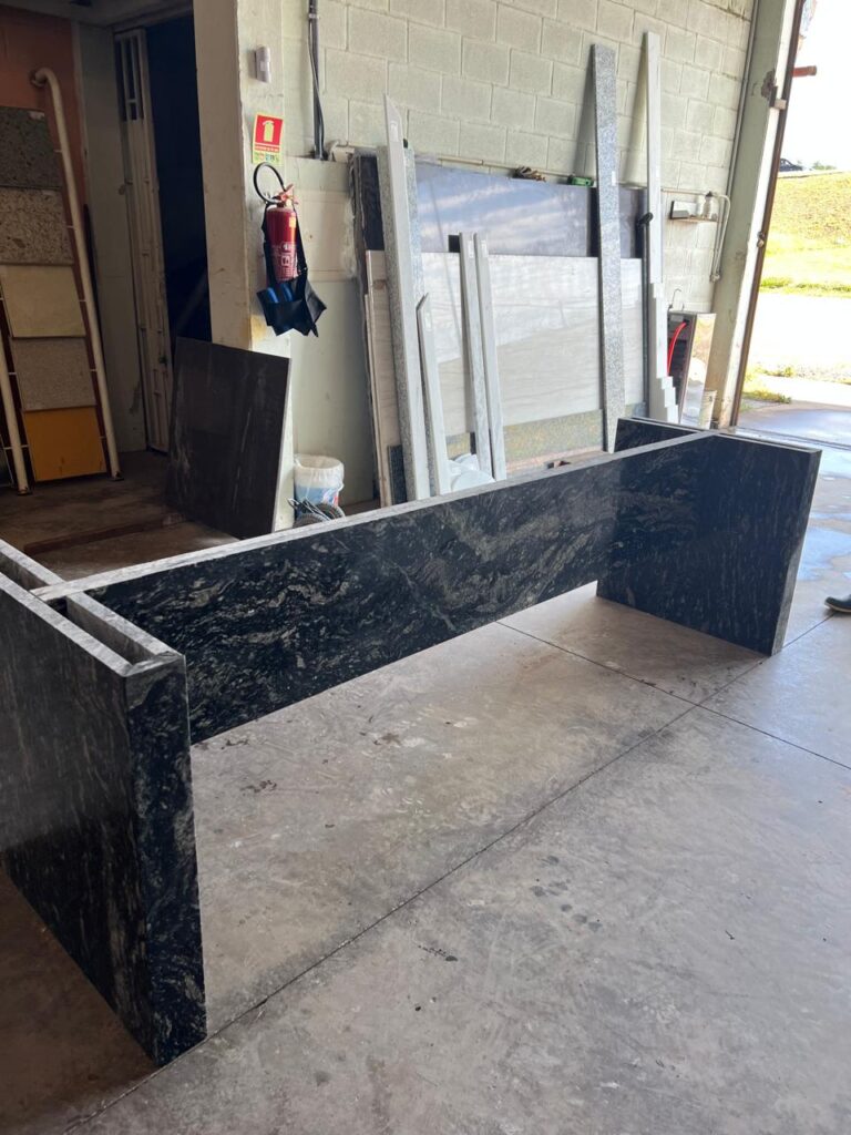 Mesa de Jantar no Granito Preto Indiano